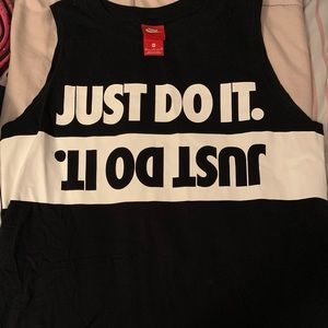 Nike woman’s tank